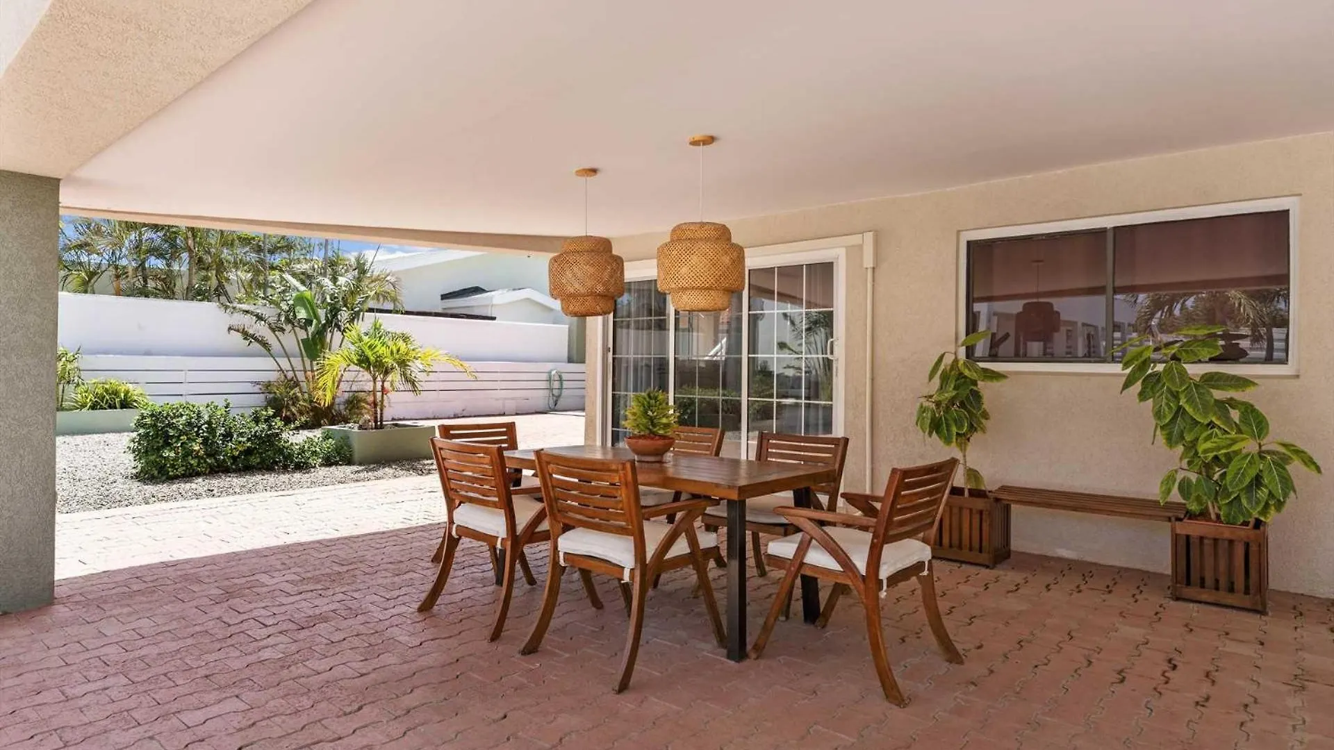 Wlr5 - Studio Near Palm Beach - White Lotus Retreat