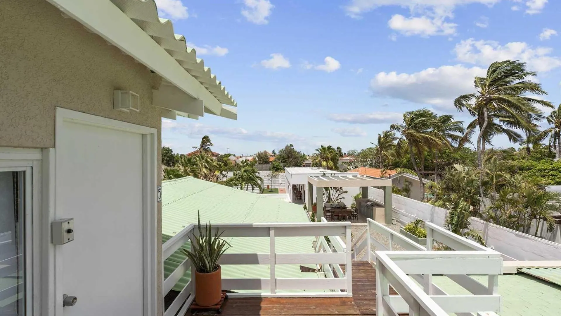 Wlr5 - Studio Near Palm Beach - White Lotus Retreat Aruba