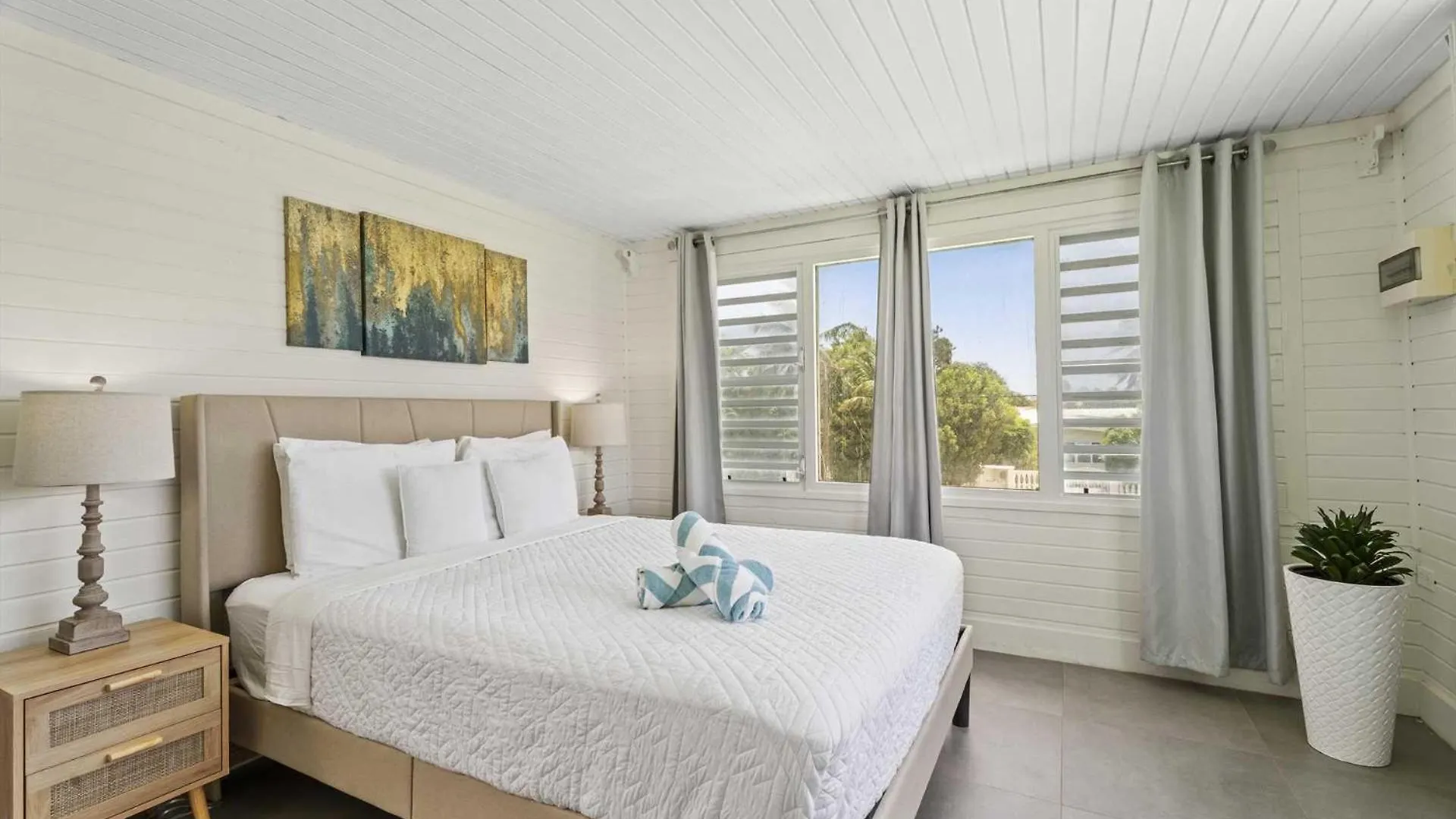Wlr5 - Studio Near Palm Beach - White Lotus Retreat