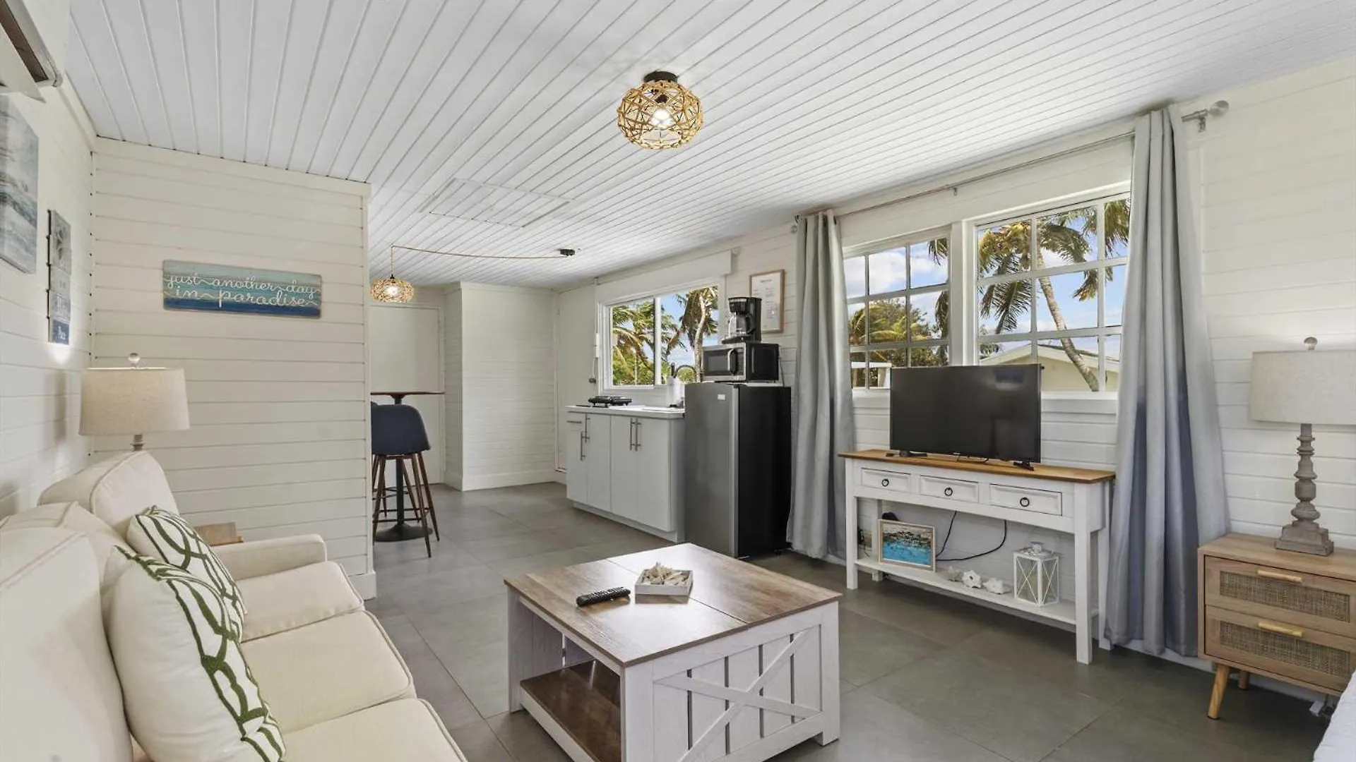 Wlr5 - Studio Near Palm Beach - White Lotus Retreat