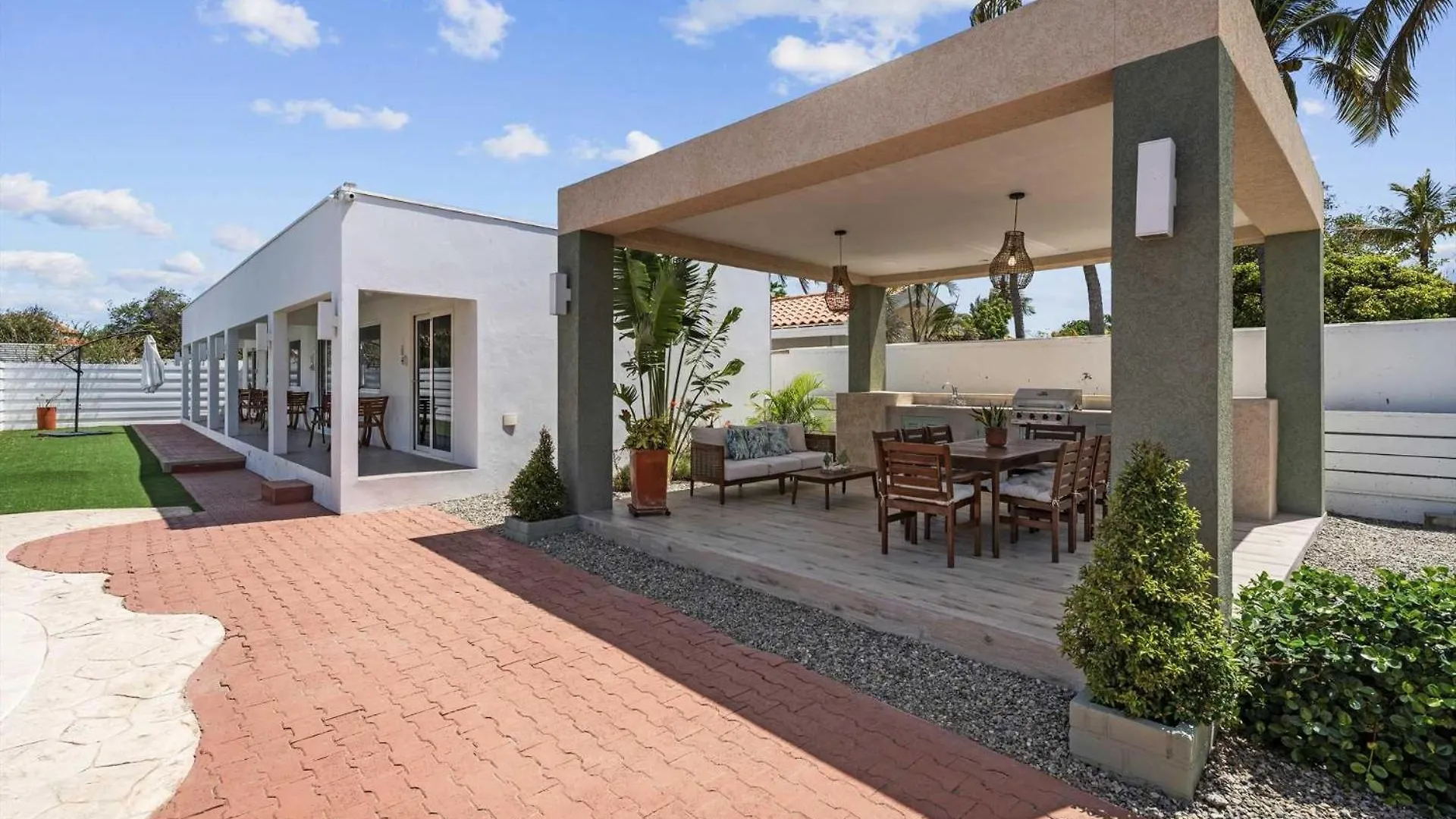 Wlr5 - Studio Near Palm Beach - White Lotus Retreat